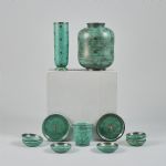 Vaser, + fat & skålar, 12 delar, Wilhelm Kåge (1889-1960), Sverige. Argenta, Gustavsberg. Stengods, grön glasyr med målad silverdekor. Höjd: 7-15,5, diameter: 6-9 cm